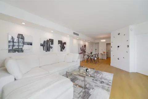 801 Brickell Bay Dr # 1962, Miami FL 33131