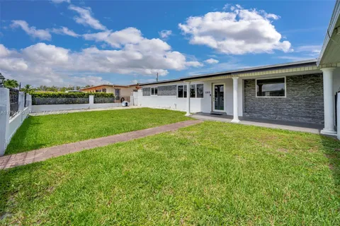 1360 W 4th Ln, Hialeah FL 33010