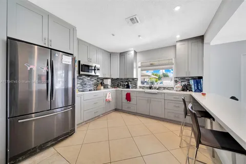 1360 W 4th Ln, Hialeah FL 33010