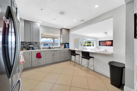 1360 W 4th Ln, Hialeah FL 33010