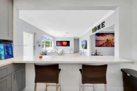 1360 W 4th Ln, Hialeah FL 33010
