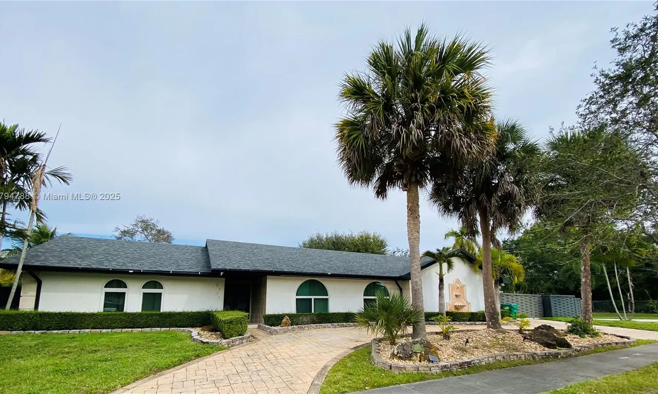 8701 SW 191st St, Cutler Bay FL 33157