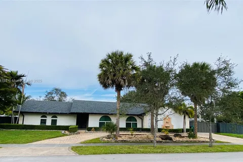 8701 SW 191st St, Cutler Bay FL 33157