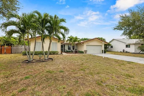 7640 NW 6th Ct, Plantation FL 33324