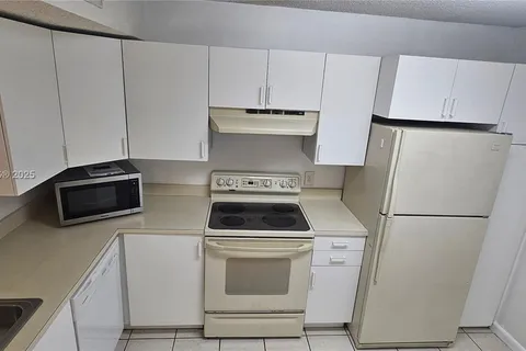 9001 Wiles Rd # 3, Coral Springs FL 33067
