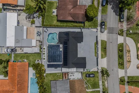 2901 Village Green Dr, Miami FL 33175