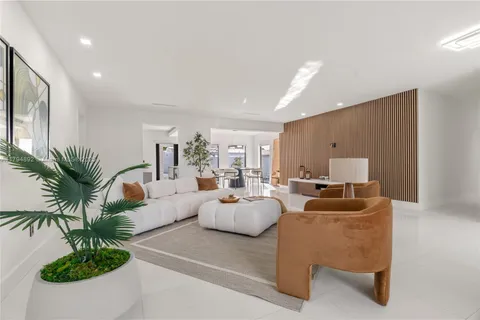 2901 Village Green Dr, Miami FL 33175