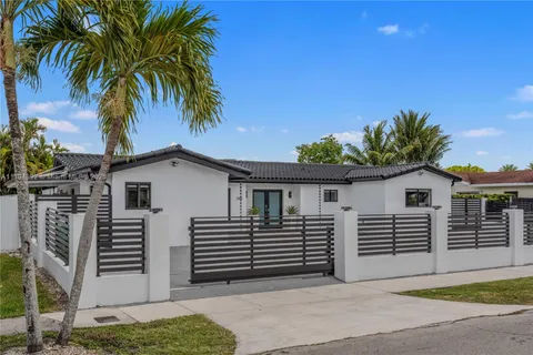 2901 Village Green Dr, Miami FL 33175