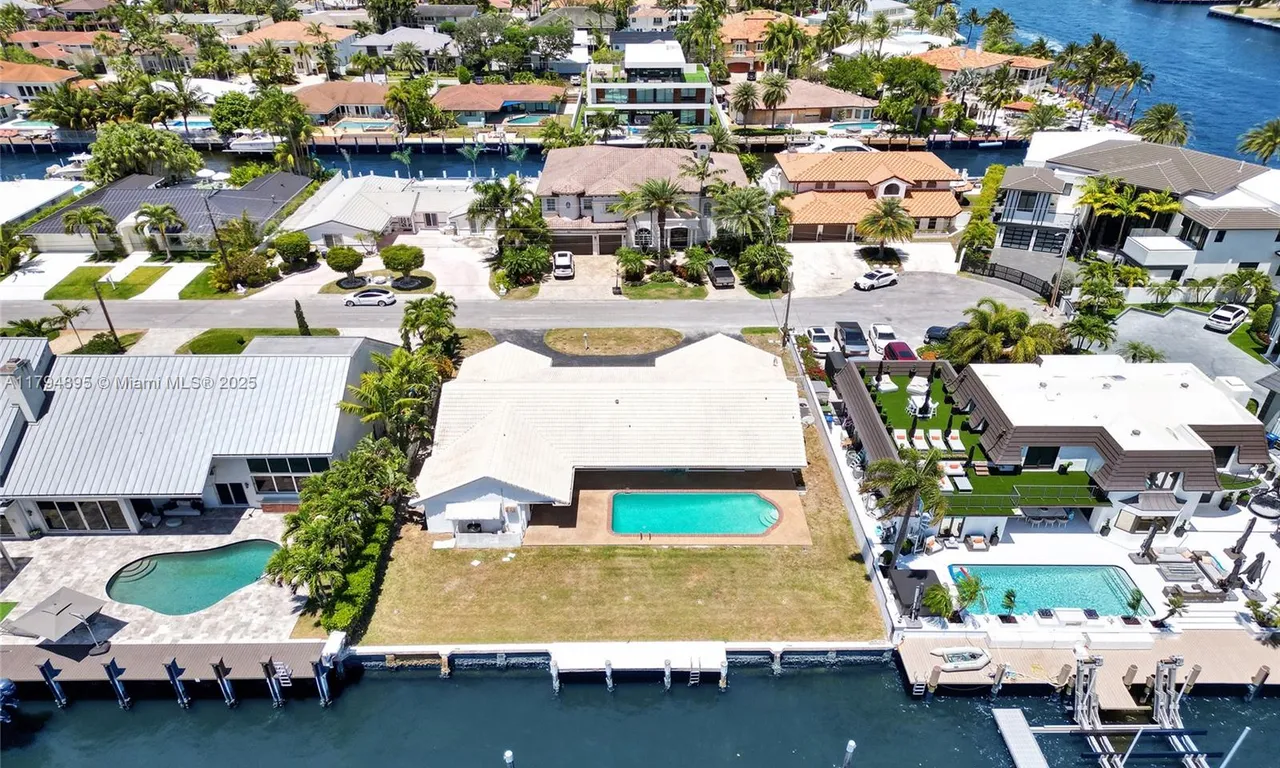 3080 NE 42nd St, Fort Lauderdale FL 33308