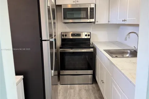 2940 NE 203rd St # C101, Aventura FL 33180