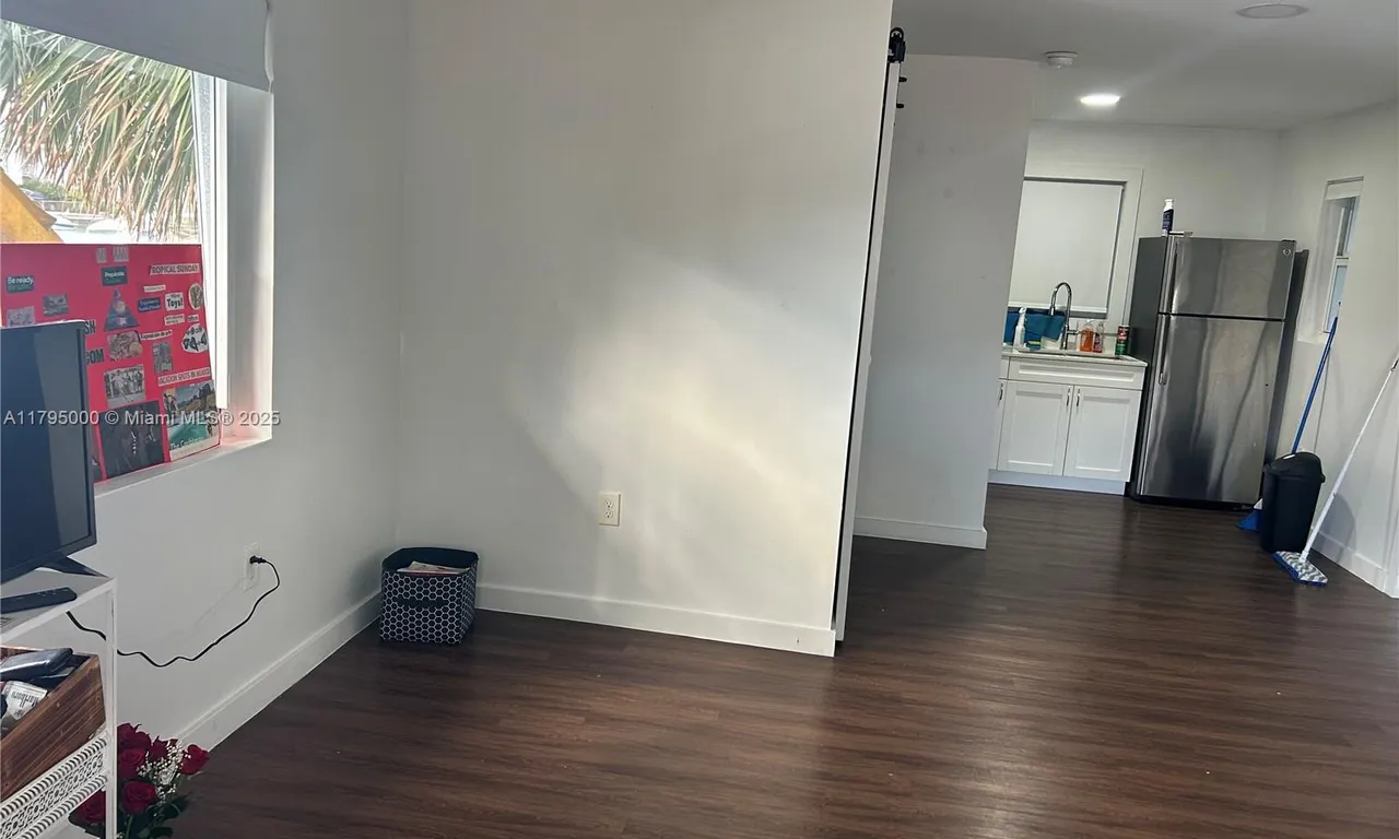 8260 Byron Ave # 15, Miami Beach FL 33141