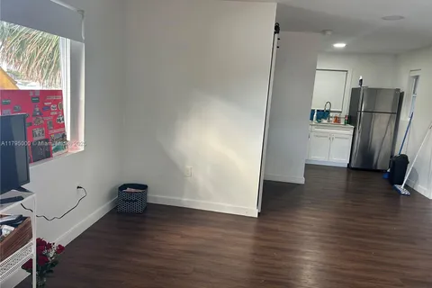 8260 Byron Ave # 15, Miami Beach FL 33141
