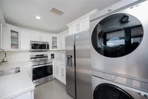 6268 NW 170th Ter, Hialeah FL 33015