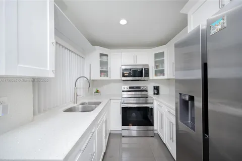 6268 NW 170th Ter, Hialeah FL 33015