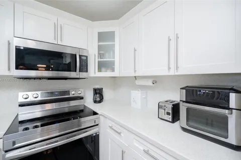 6268 NW 170th Ter, Hialeah FL 33015