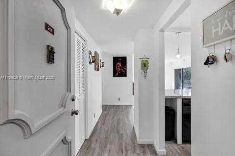 4200 Hillcrest Dr # 201, Hollywood FL 33021