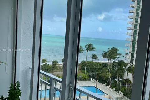 600 Grapetree Dr, Key Biscayne FL 33149