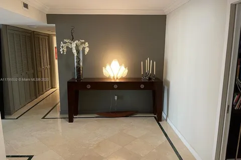 600 Grapetree Dr, Key Biscayne FL 33149