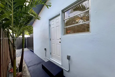 7137 SW 22nd St, Miami FL 33155