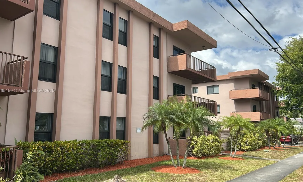 690 NE 123rd St # 204, North Miami FL 33161