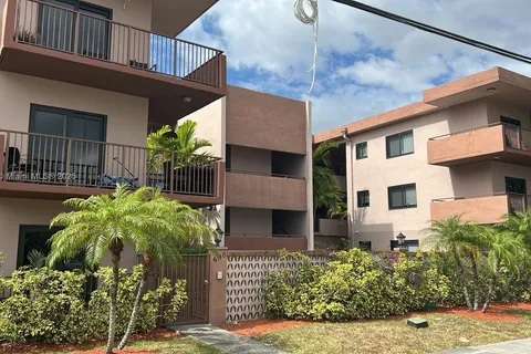 690 NE 123rd St # 204, North Miami FL 33161