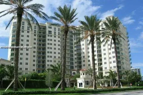 19900 E Country Club Dr # 718, Aventura FL 33180