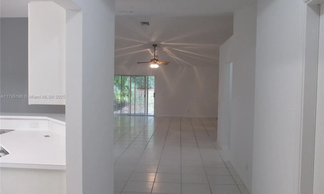 4112 Pine Ridge Ln, Weston FL 33331