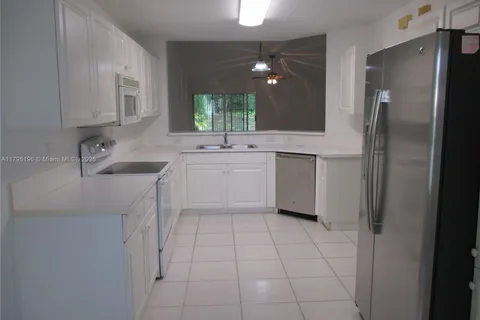 4112 Pine Ridge Ln, Weston FL 33331