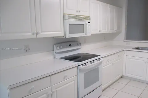 4112 Pine Ridge Ln, Weston FL 33331