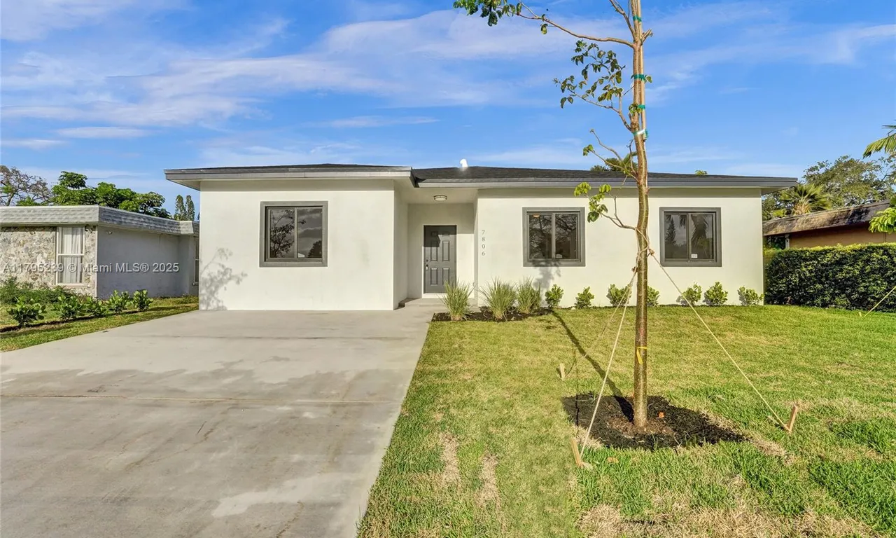 7806 NW 68th Ave, Tamarac FL 33321