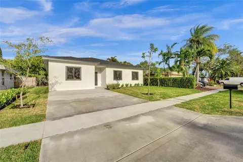 7806 NW 68th Ave, Tamarac FL 33321