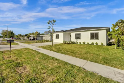 7806 NW 68th Ave, Tamarac FL 33321