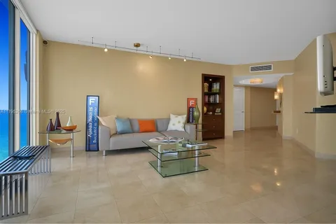 4775 Collins Ave, Miami Beach FL 33140