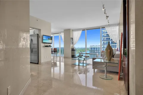 4775 Collins Ave, Miami Beach FL 33140