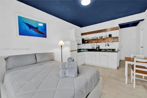 255 W 24th St # 302, Miami Beach FL 33140