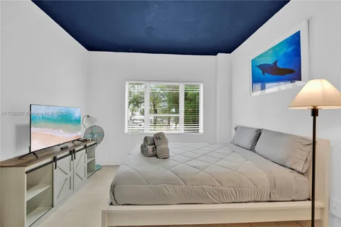 255 W 24th St # 302, Miami Beach FL 33140