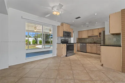 609 NW 30th Ct, Wilton Manors FL 33311