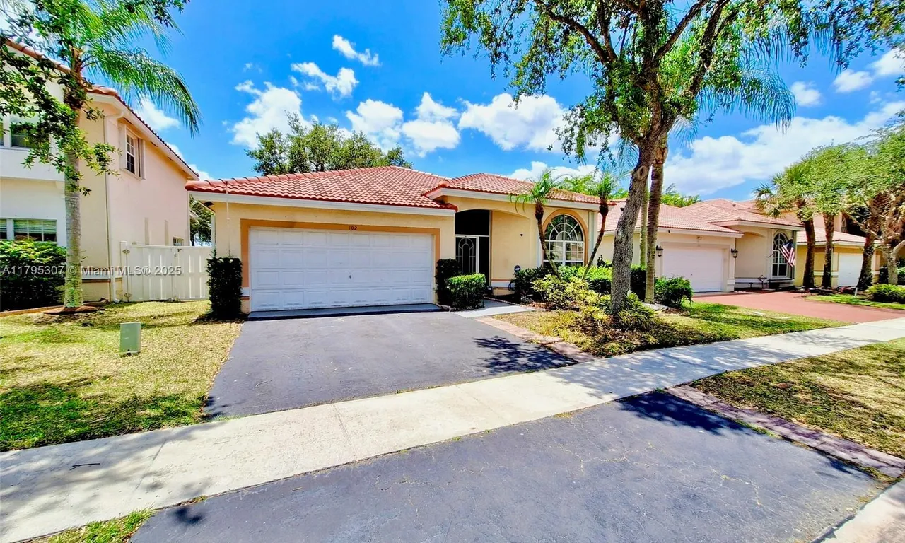 102 Gables Blvd, Weston FL 33326