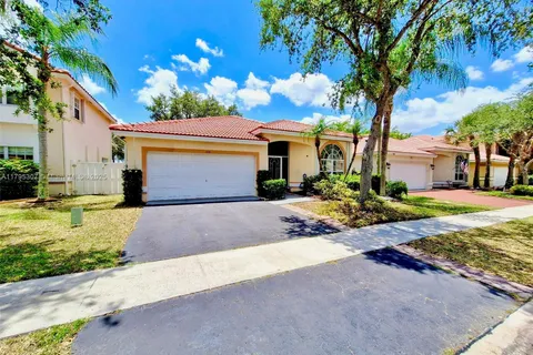 102 Gables Blvd, Weston FL 33326