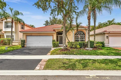 102 Gables Blvd, Weston FL 33326