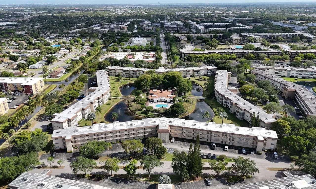4700 NW 35th St # 408, Lauderdale Lakes FL 33319