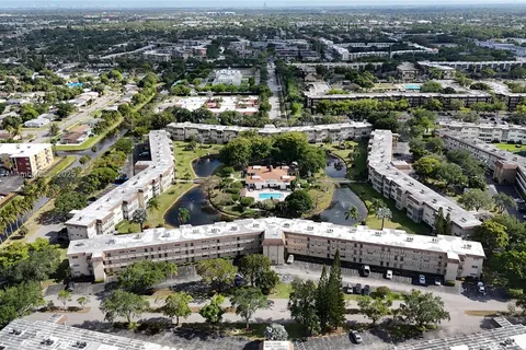 4700 NW 35th St # 408, Lauderdale Lakes FL 33319