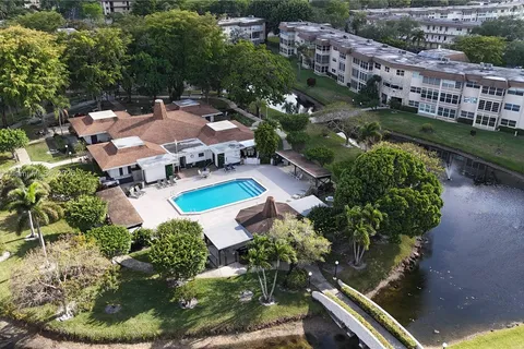 4700 NW 35th St # 408, Lauderdale Lakes FL 33319