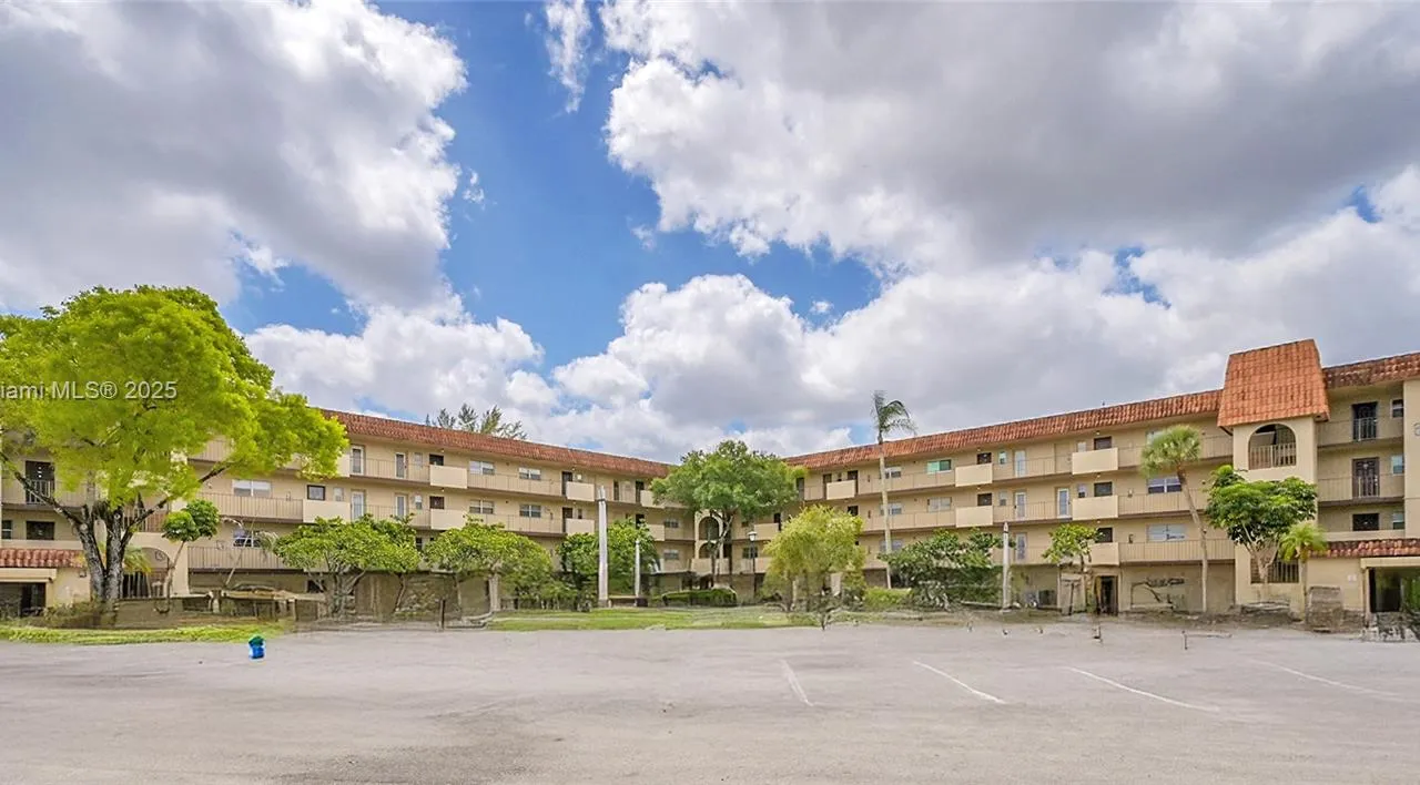 6100 S Falls Cir Dr # 205, Lauderhill FL 33319