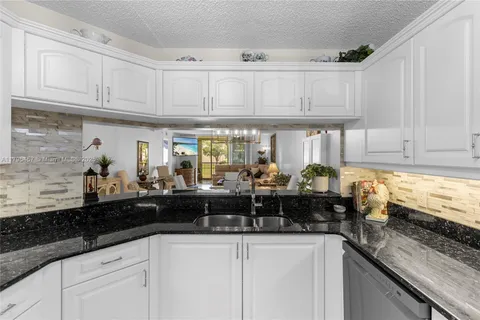 2541 N Nob Hill Rd # 205, Sunrise FL 33322