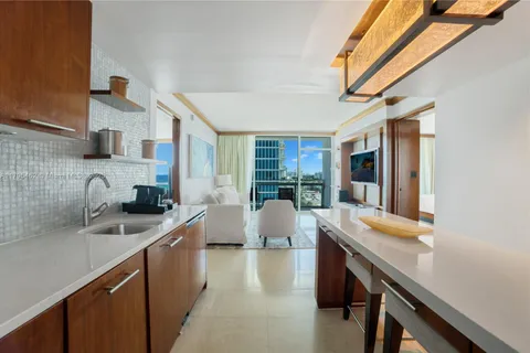 6801 Collins Ave # 1014, Miami Beach FL 33141