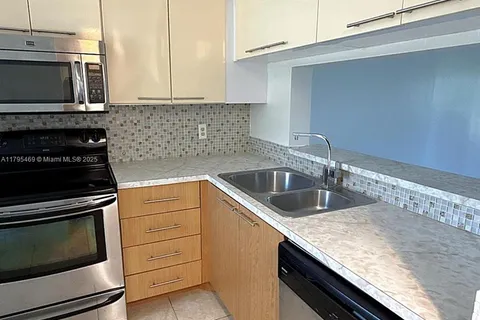 5200 NW 31st Ave # 24, Fort Lauderdale FL 33309