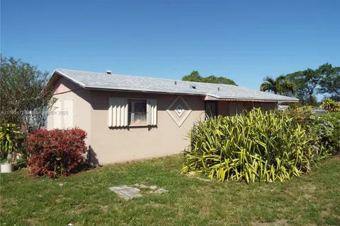 2900 NW 193rd St, Miami Gardens FL 33056
