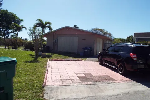 2900 NW 193rd St, Miami Gardens FL 33056