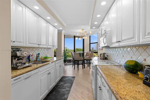 20281 E Country Club Dr # 511, Aventura FL 33180